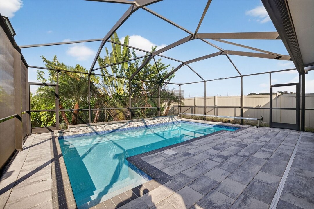 17893 Cloudless Bliss Dr in Lutz, FL - Foto de edificio