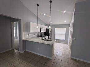 11732 Crest Creek Dr in Riverview, FL - Building Photo - Building Photo