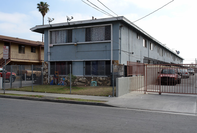 11120 S Osage Ave in Inglewood, CA - Building Photo - Building Photo