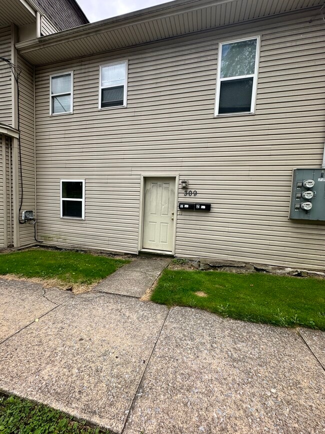 Hepburn in Williamsport, PA - Foto de edificio - Building Photo