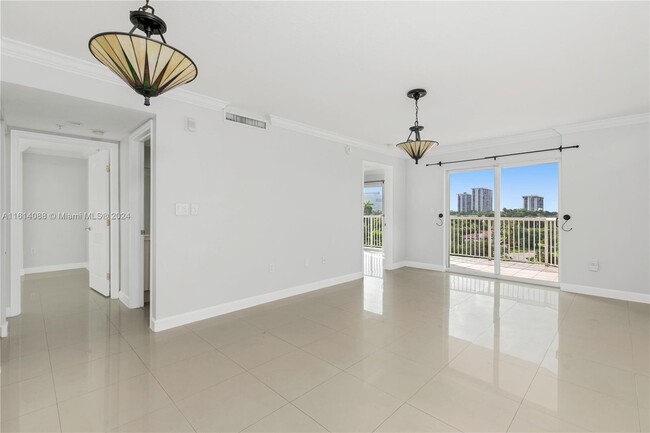 280 SW 20th Rd in Miami, FL - Foto de edificio - Building Photo