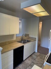 8145 Mountain View Dr, Unit H in Pleasanton, CA - Building Photo - Building Photo