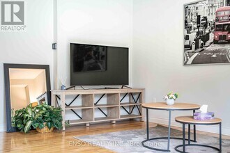 24 Gentry Crescent in Richmond Hill, ON - Building Photo - Building Photo