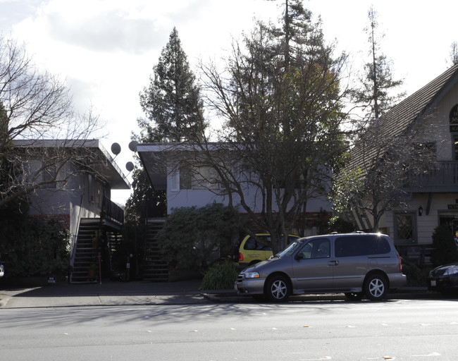 3351 Mt Diablo Blvd in Lafayette, CA - Foto de edificio - Building Photo