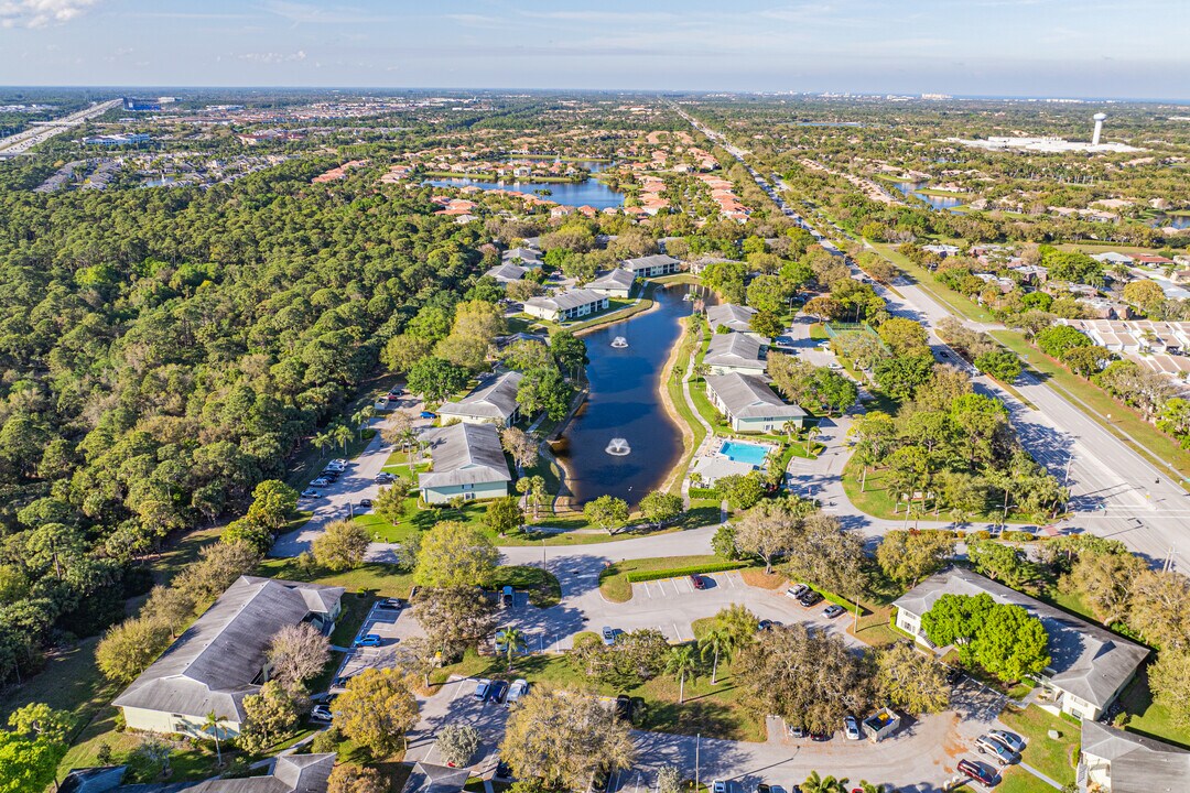 Sabal Ridge Condominium in Palm Beach Gardens, FL - Building Photo