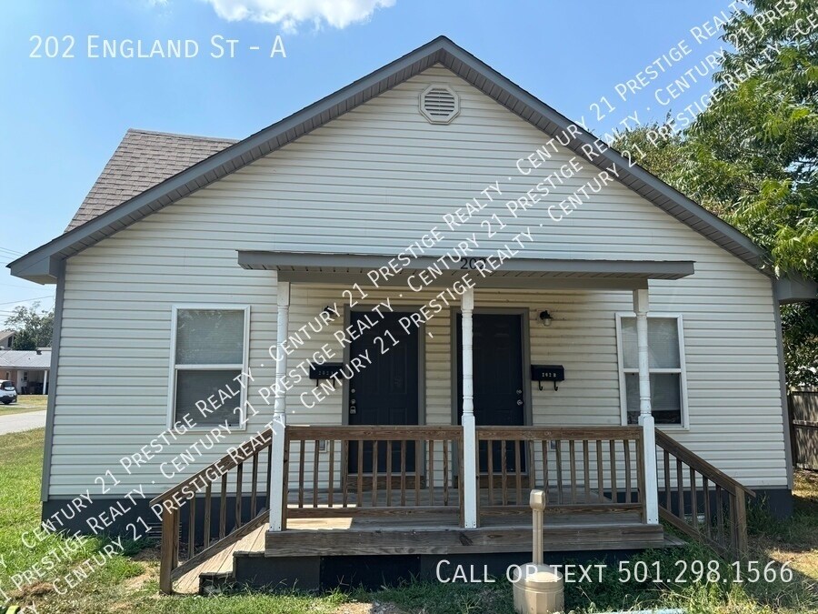 202 England St-Unit -A in Lonoke, AR - Foto de edificio