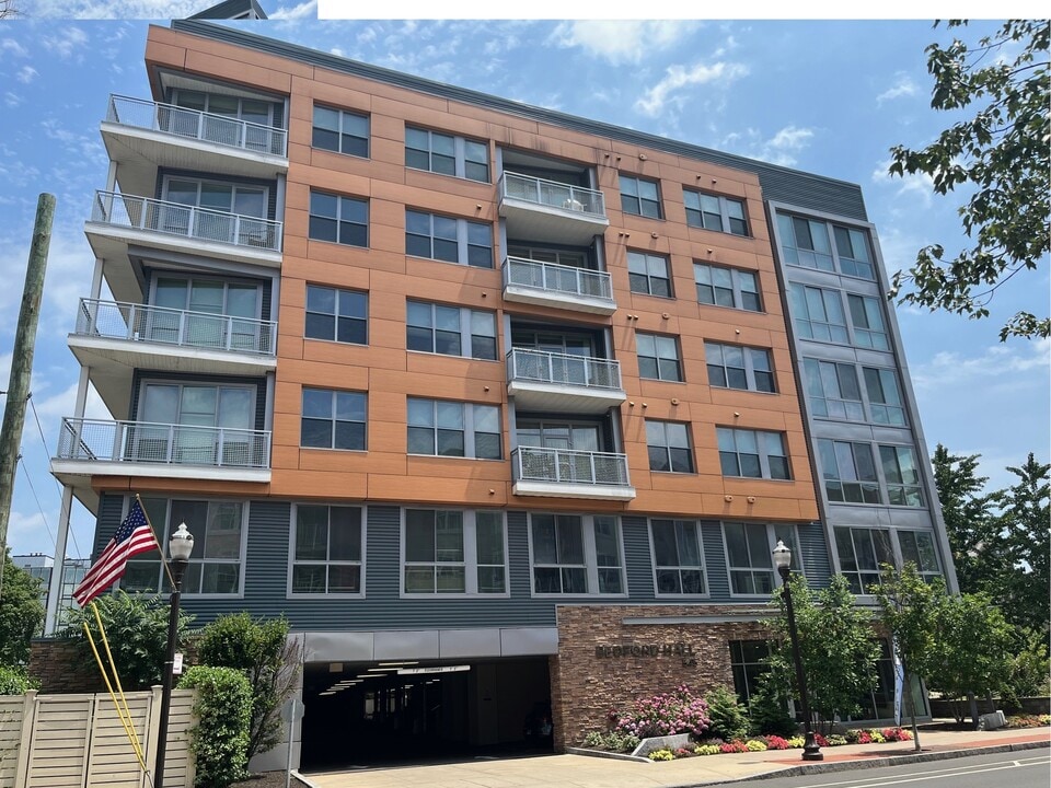 Bedford Hall Apartments in Downtown Stamford in Stamford, CT - Foto de edificio