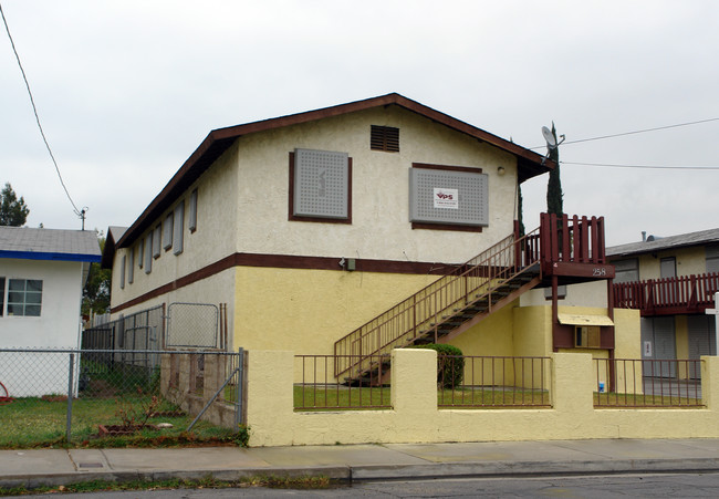258 E Bryant St in San Bernardino, CA - Foto de edificio - Building Photo