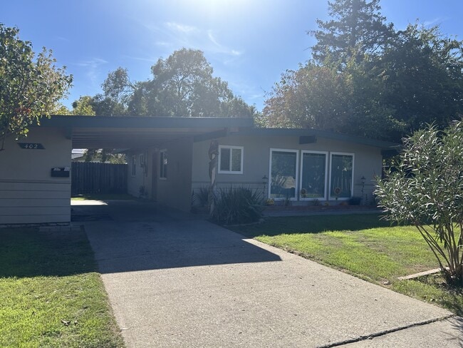 402 Helen Ave in Modesto, CA - Building Photo - Building Photo