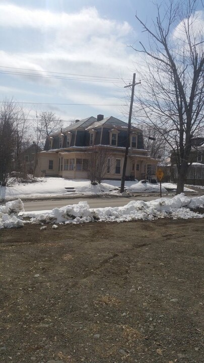 186 Center St, Unit 2 in Old Town, ME - Building Photo