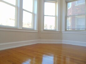 2209 E 70th St, Unit 2 in Chicago, IL - Building Photo