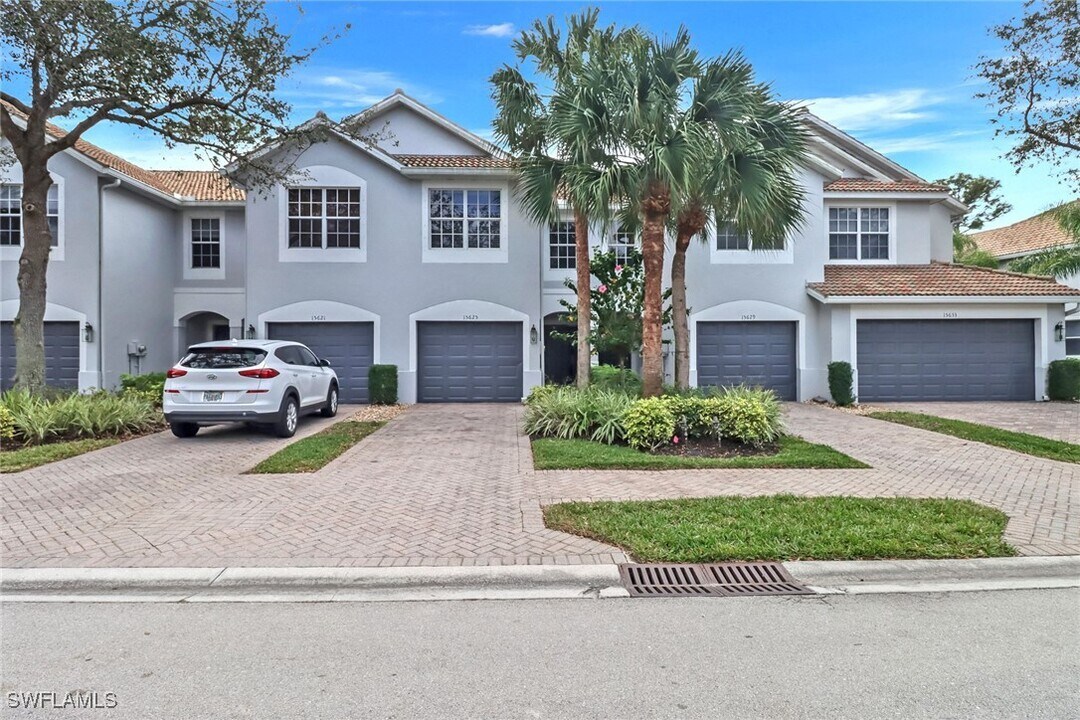 15625 Marcello Cir in Naples, FL - Building Photo