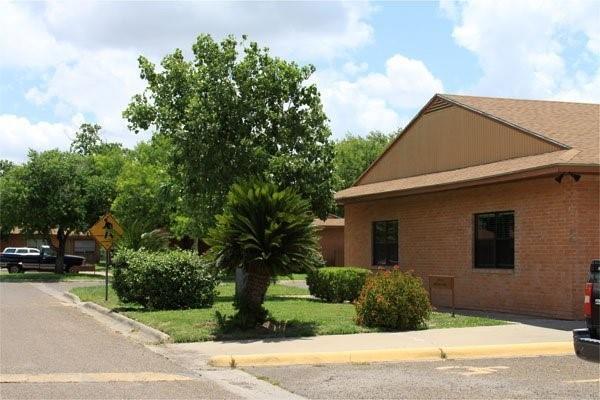 1601 S Bridge Ave in Weslaco, TX - Building Photo