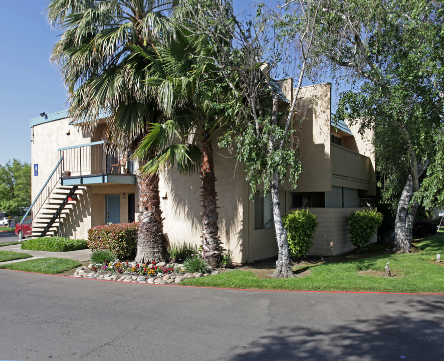 Windmill Place Apartments in Carmichael, CA - Building Photo