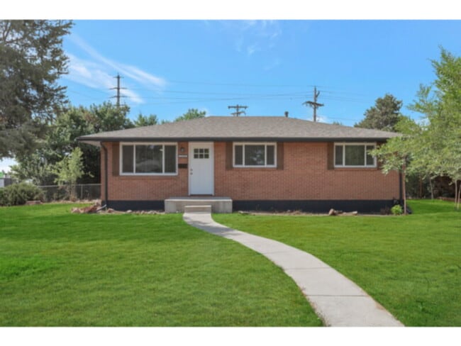 property at 2904 W Chenango Ave