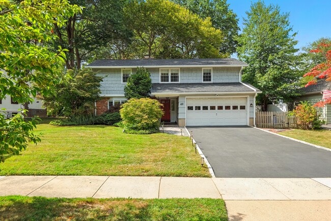 49 Canoe Brook Pkwy in Summit, NJ - Foto de edificio - Building Photo