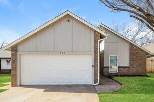 725 Lapwing Rd in Edmond, OK - Building Photo