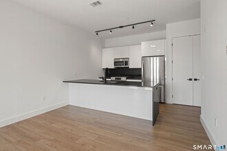 78 Unquowa Pl in Fairfield, CT - Building Photo - Building Photo