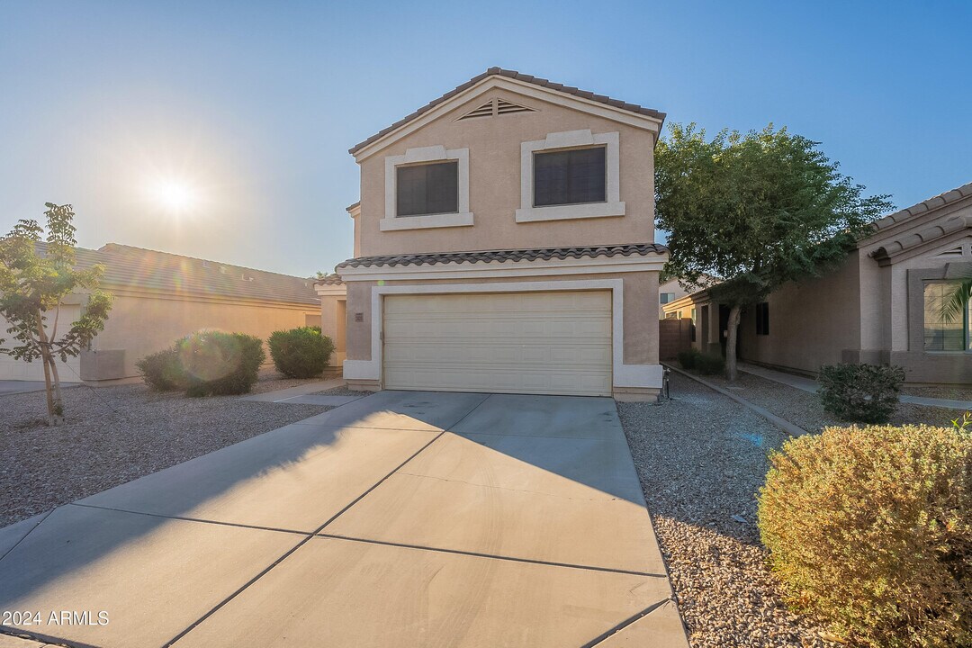 3823 W Morgan Ln in San Tan Valley, AZ - Building Photo