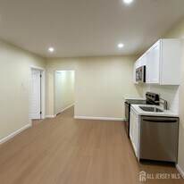 166 Throop Ave in New Brunswick, NJ - Building Photo