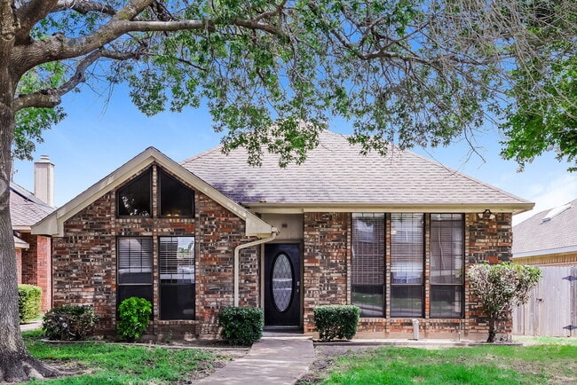 property at 807 Longleaf Dr