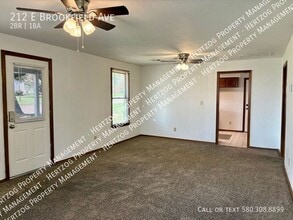 212 E Brookfield Ave in Ponca City, OK - Building Photo - Building Photo