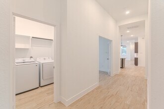 719 Campbell Xing Ct in Willis, TX - Foto de edificio - Building Photo