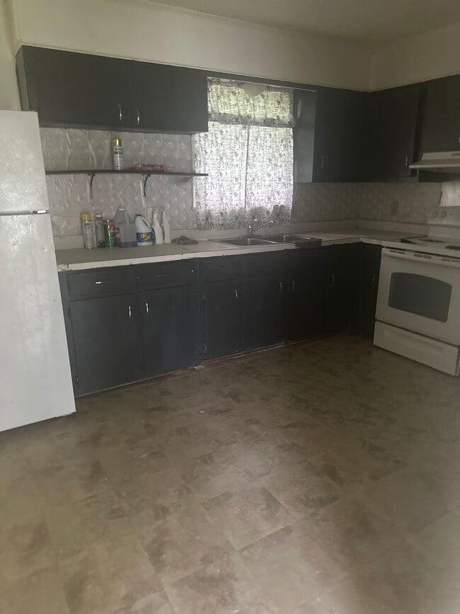 property at 423 N Wilson Blvd
