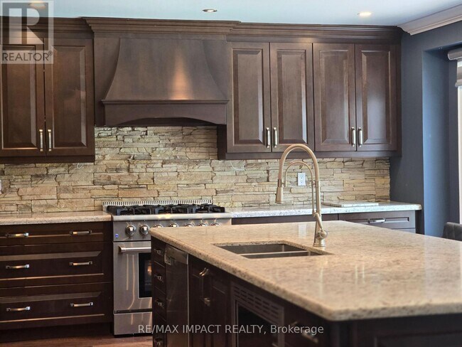 property at 28 Fairmeadow Pl