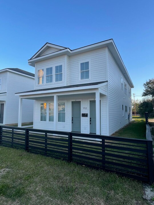 712 E Bolton St in Savannah, GA - Building Photo