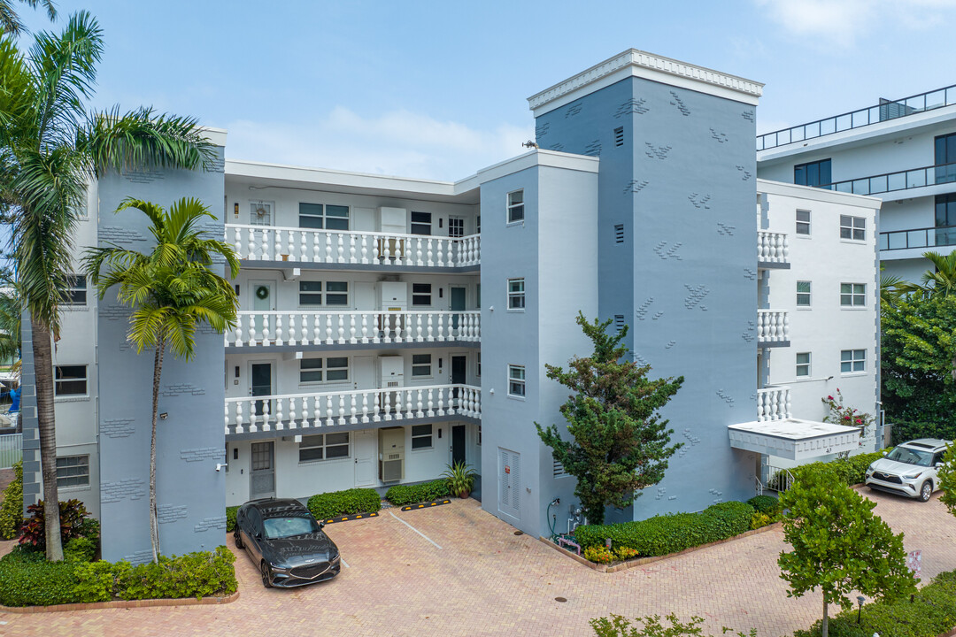 Island House East in Fort Lauderdale, FL - Building Photo