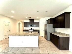 5708 Akula Bay St in North Las Vegas, NV - Building Photo - Building Photo