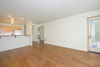 10122 9th Ave W, Unit C210 in Everett, WA - Building Photo - Building Photo