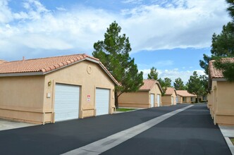 Desert Hacienda Apartments in Hesperia, CA - Building Photo - Building Photo