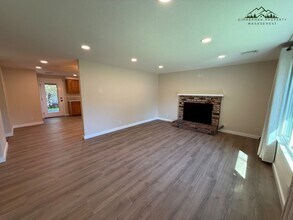 3749 Kevington Ave in Eugene, OR - Building Photo - Building Photo