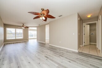 7032 Chatum Light Run in Bradenton, FL - Foto de edificio - Building Photo