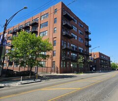 2323 W Pershing Rd in Chicago, IL - Building Photo