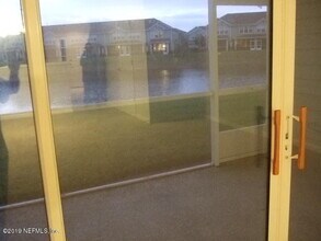 7002 Roundleaf Dr in Jacksonville, FL - Foto de edificio - Building Photo