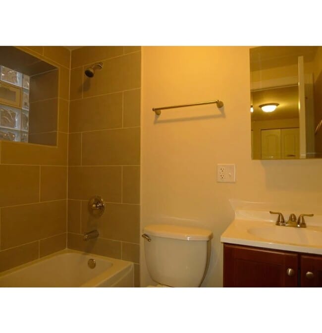 7257 N Bell Ave, Unit G in Chicago, IL - Building Photo - Building Photo