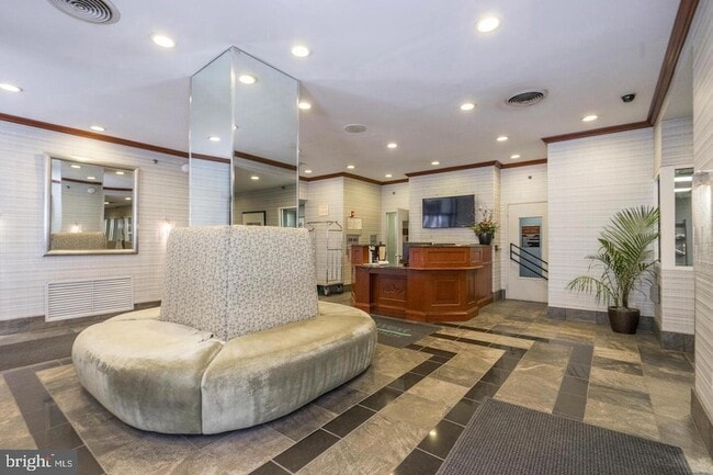 2101-17-2117 Chestnut St, Unit 1608 in Philadelphia, PA - Building Photo - Building Photo