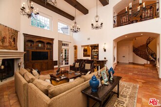 12140 Summit Ct in Beverly Hills, CA - Building Photo - Building Photo