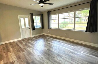 7198 121st Way N in Seminole, FL - Building Photo - Building Photo