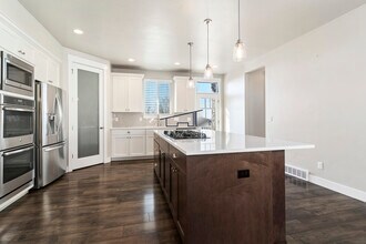 369 W Clark Cir in Farmington, UT - Foto de edificio - Building Photo