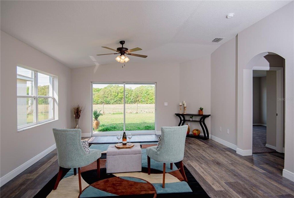 8002 Carriage Pointe Dr in Gibsonton, FL - Building Photo