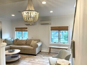 96 Grassmere Ave in Oakdale, NY - Building Photo - Building Photo