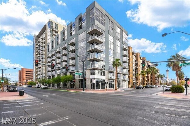 353 E Bonneville Ave in Las Vegas, NV - Building Photo - Building Photo