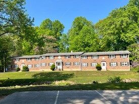 300 Horsham Rd, Unit 1 in Hatboro, PA - Building Photo