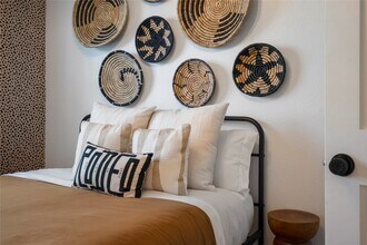 9619 Chatfield St in Houston, TX - Foto de edificio - Building Photo