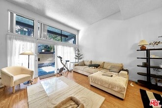 421 S Van Ness Ave in Los Angeles, CA - Building Photo - Building Photo
