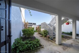 17456 Woodland Trace Dr in Ft. Myers, FL - Foto de edificio - Building Photo